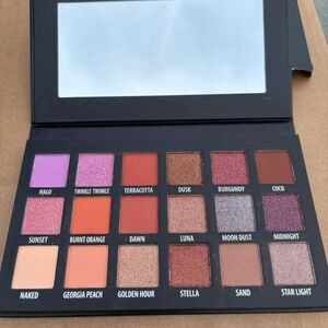 KAB Cosmetics Stunning Eyeshadow palette
